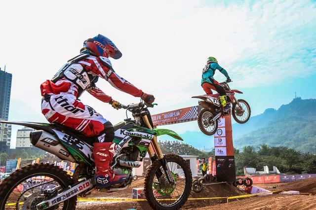 中國摩托車越野錦標賽戰火燃起 百名騎手齊爭冠