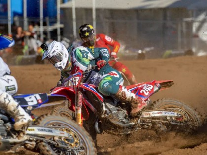 這場(chǎng)國(guó)際越野摩托錦標(biāo)賽開(kāi)始前，幫你成為“老司機(jī)”！