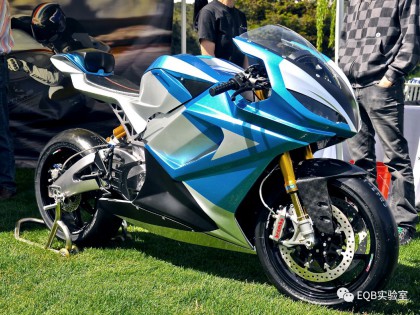 Lightning Strike，輕松超越240km/h的超級電摩