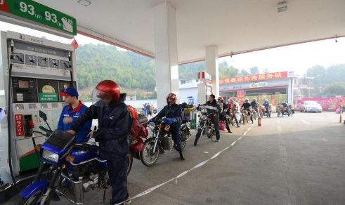 春運開始了，摩托大軍將出現！坐火車方便，農民工為何要騎車回家