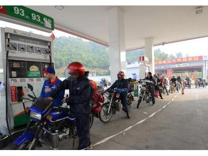 春運開始了，摩托大軍將出現！坐火車方便，農民工為何要騎車回家