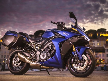 Suzuki 新型運動旅行車 GSX-S1000GT:戶外特寫